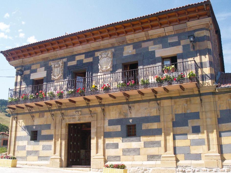 La Casona De Lombrana, En Polaciones Guest House Luaran gambar