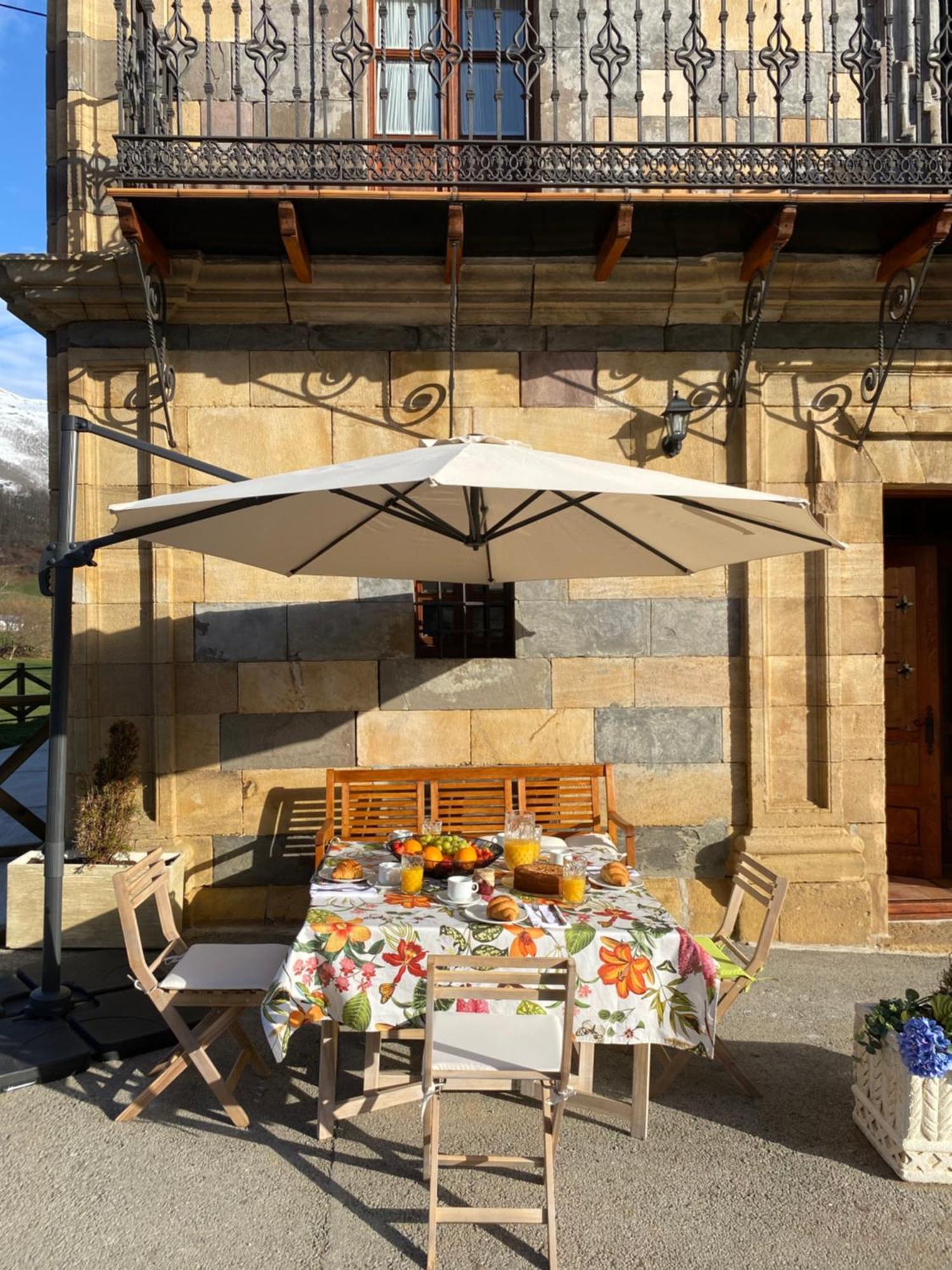 La Casona De Lombrana, En Polaciones Luaran gambar
