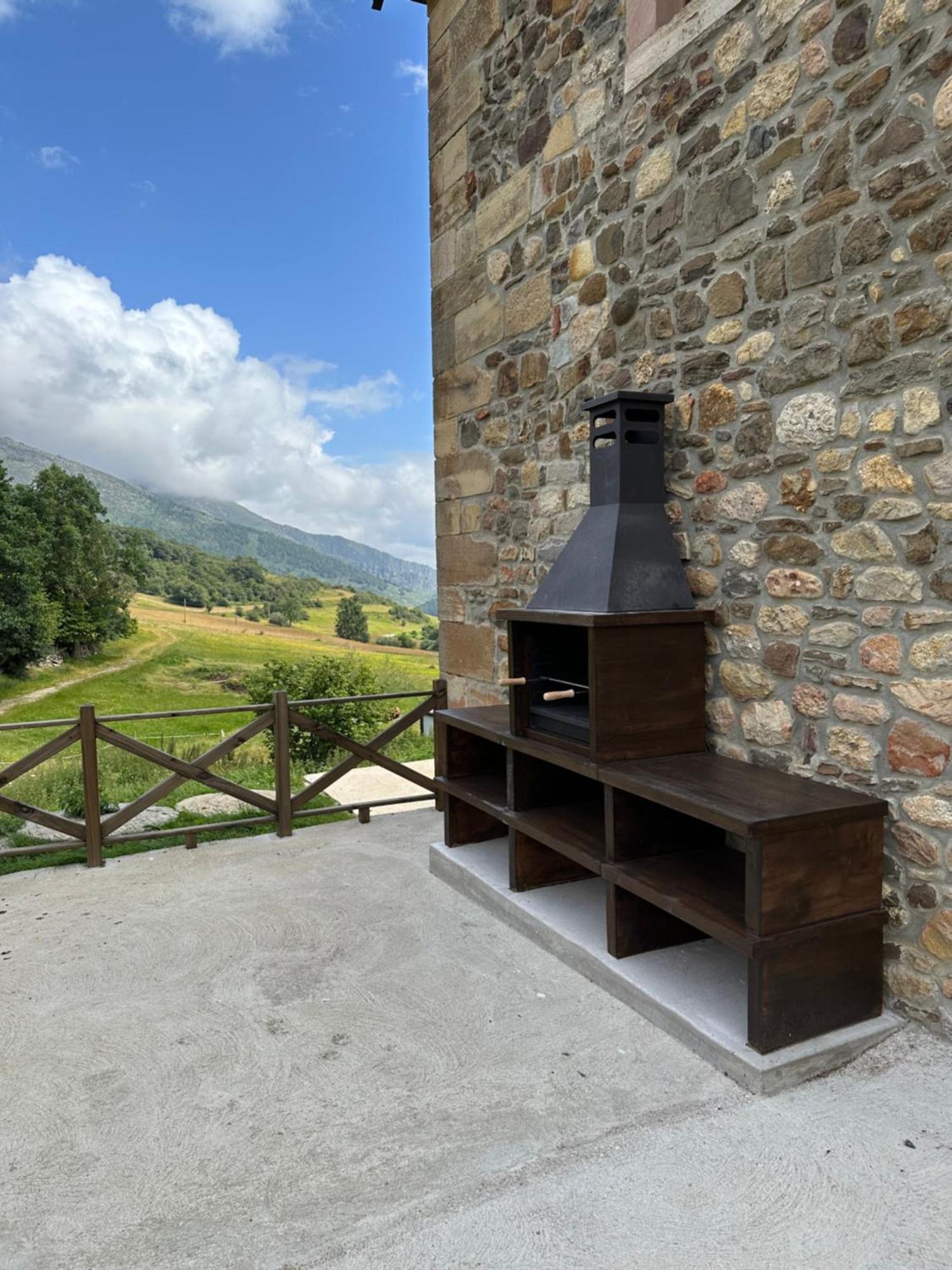 La Casona De Lombrana, En Polaciones Luaran gambar